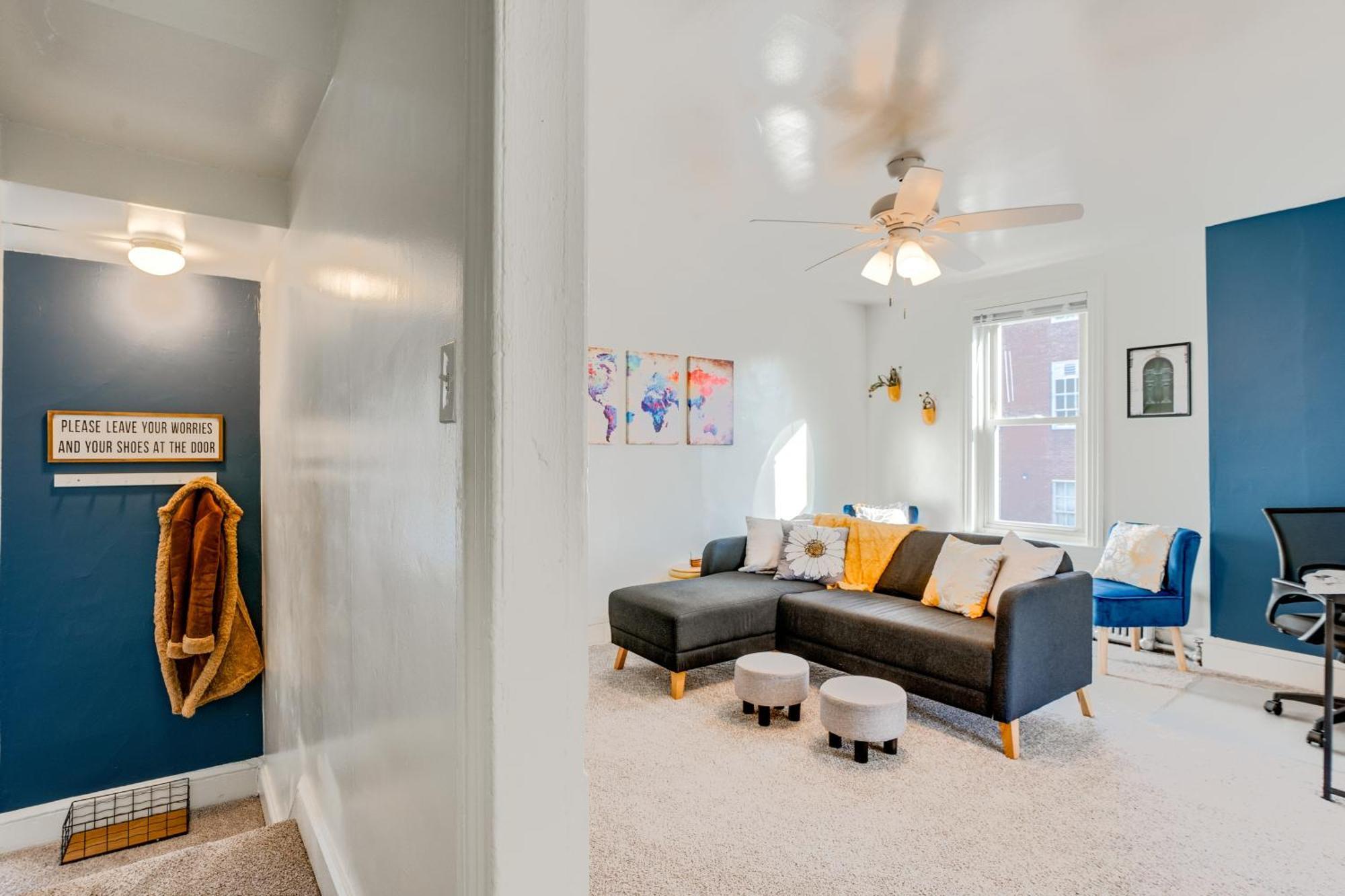 Charming - Walk To Town! Apartment