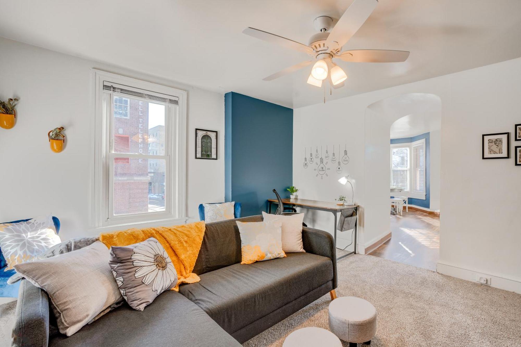 Charming - Walk To Town! Apartment *