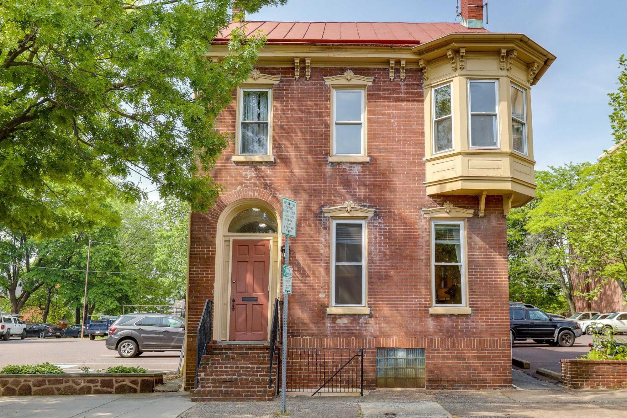 Charming - Walk To Town! Apartment *
